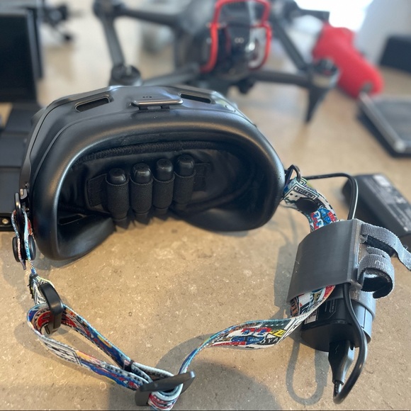 DJI FPV Fly More Combo Plus - Picture 6 of 7